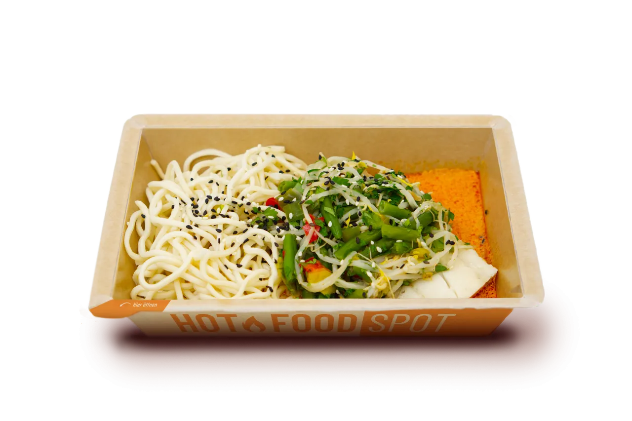 Nudeln mit Seelachs in Tom Yum Sauce